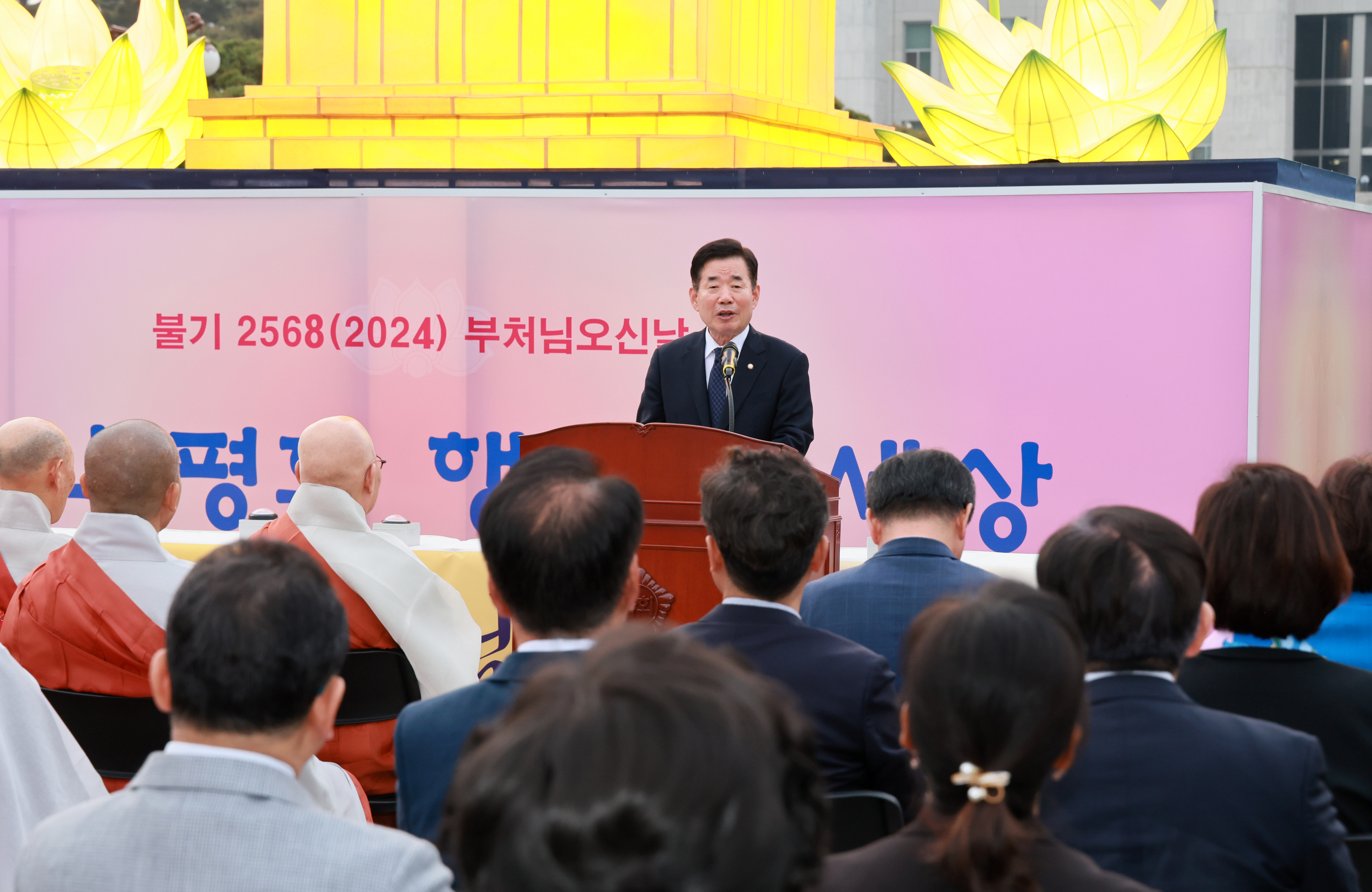 김진표 의장, 국회 정각회 봉축 점등식 참석 관련사진 1 보기