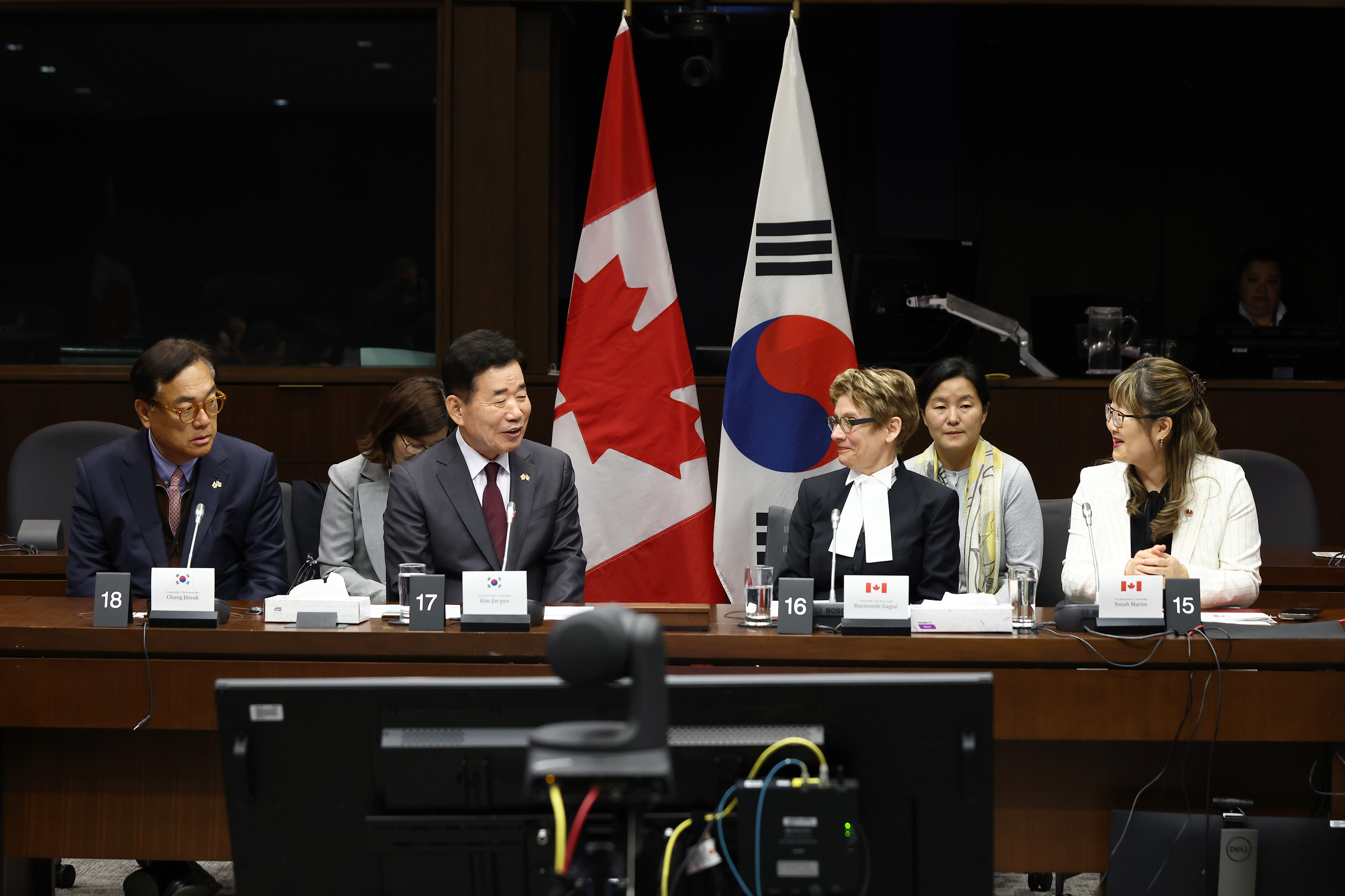 김진표 의장, 가네 캐나다 상원의장과 회담 관련사진 1 보기