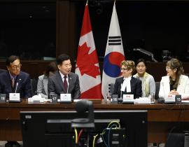 김진표 의장, 가네 캐나다 상원의장과 회담