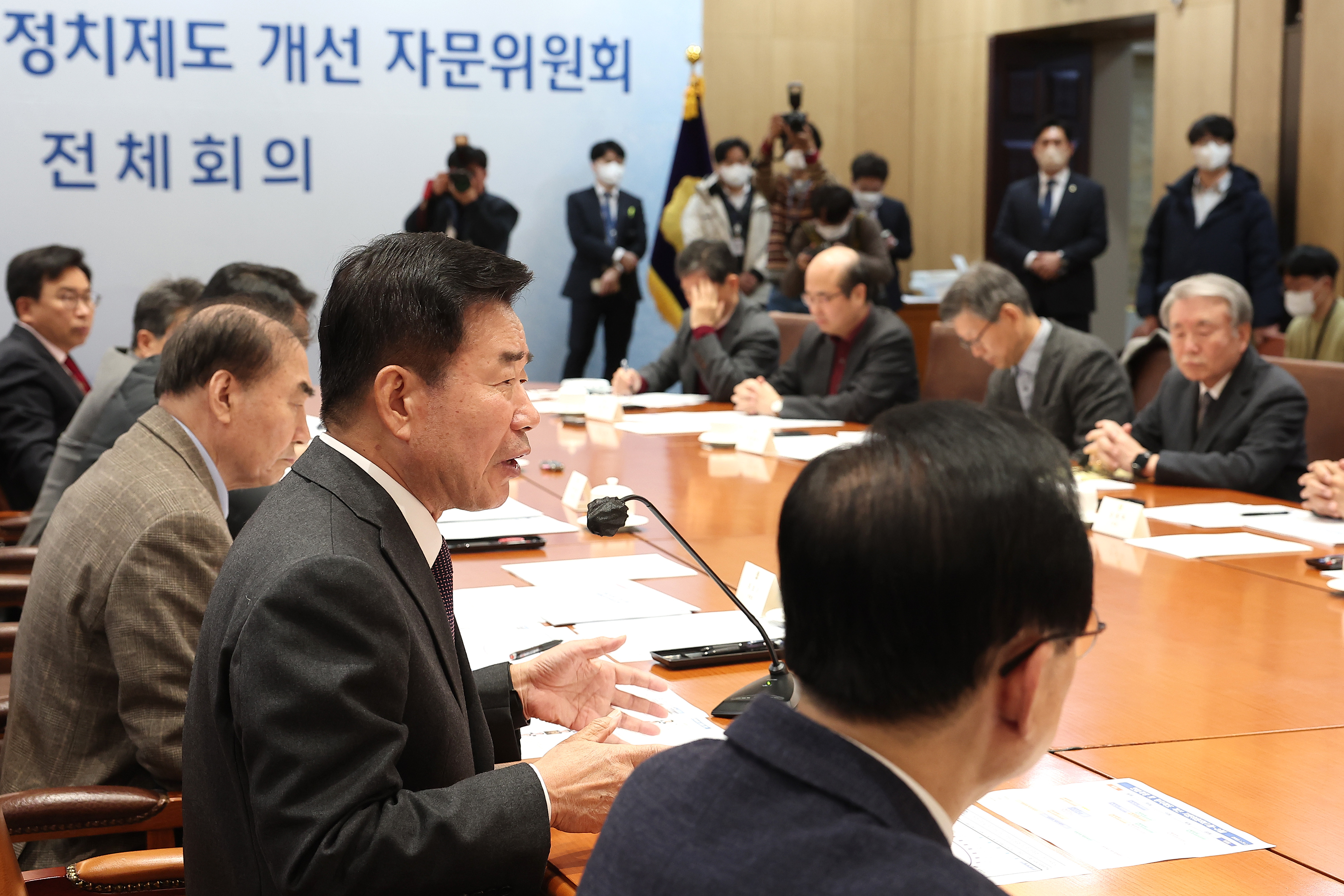 김진표 의장, 헌법개정 및 정치제도 개선 자문위원회 제2차 전체회의 참석 3.JPG