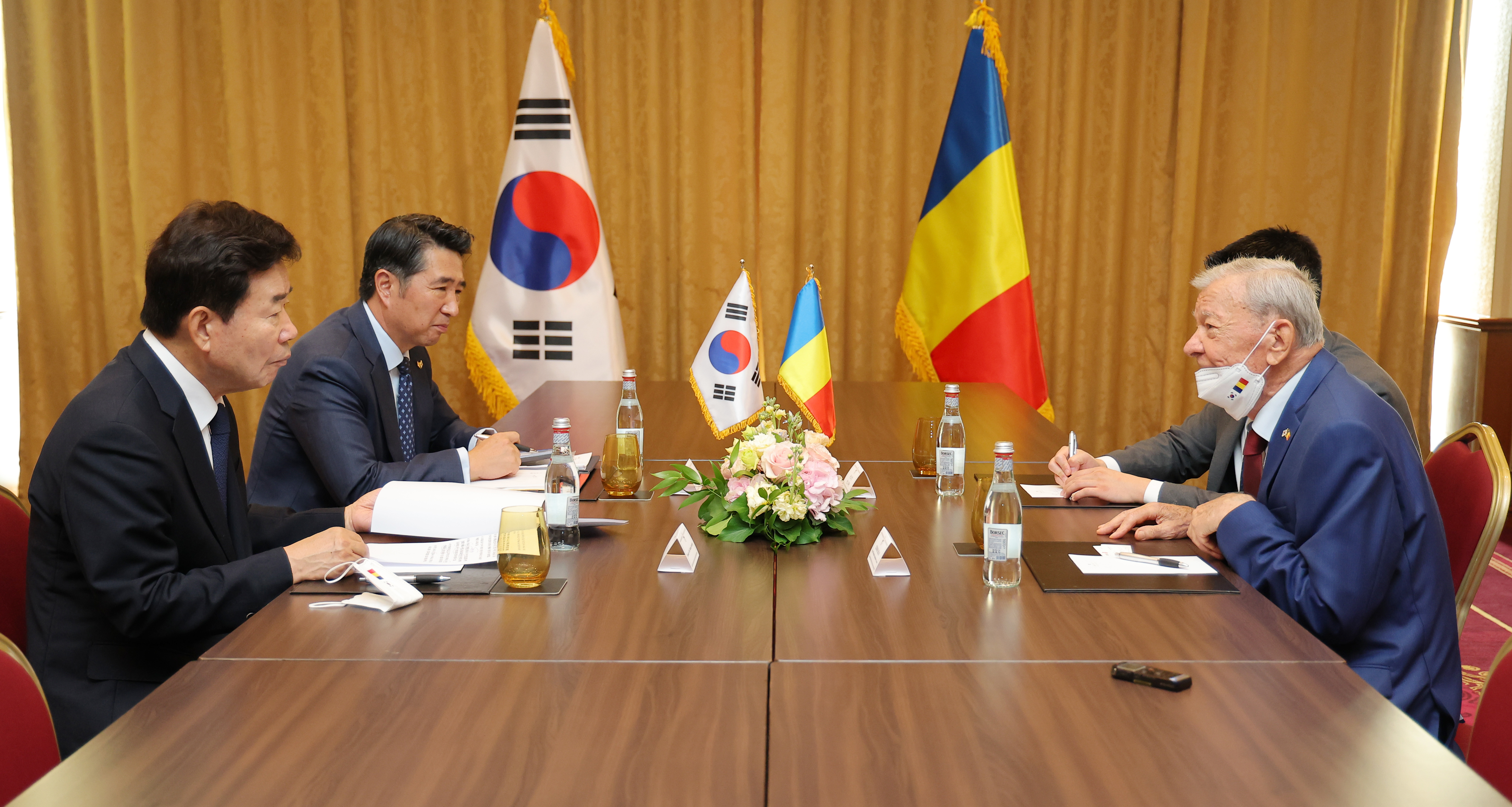 김진표 의장, 우리안 초대 주한 루마니아 대사 접견 관련사진 2 보기