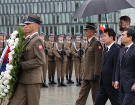 김진표 의장, 폴란드 무명용사의 묘 헌화